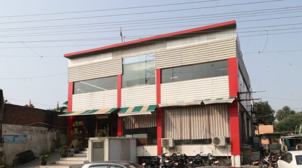 Front elevation of Hotel Amar & Restaurant on Mall Road, Patiala