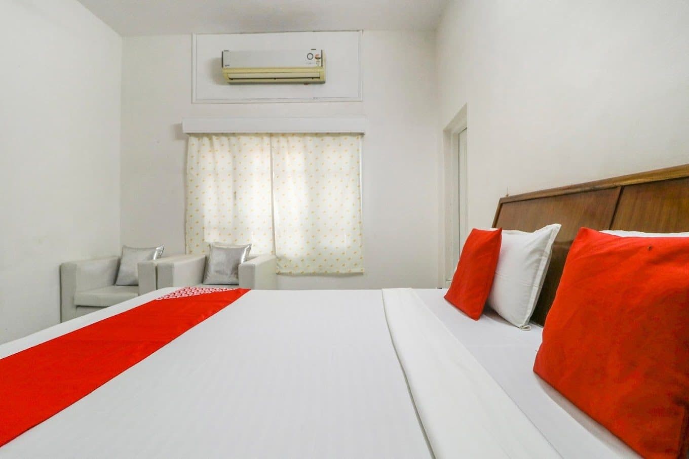 Guest room with double bed, armchairs and air conditioning
