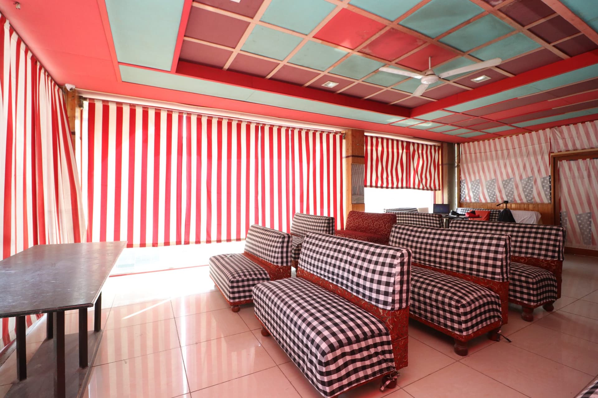 Seating lounge and low tables at Hotel Amar & Restaurant